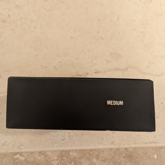 MAC Mineralize Skinfinish Natural, Medium - New, never opened - Picture 3 of 3